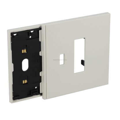 BTIKW8103M10C L.NOW - frame 3M bianco mostr presa + USB