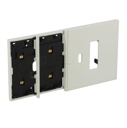 BTIKW8104M10C L.NOW - frame 4M bianco mostr presa + USB